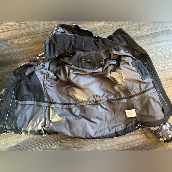 Peak Performance Winter Jacket - Size L - Picture 6 of 8